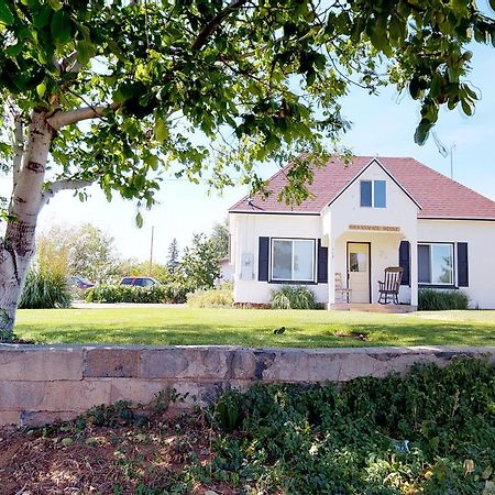 Hot Tub And Grandma'S Cottage, Charming And Nostalgic Blanding Exterior foto